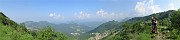 25 Dalla cresta Cornagera panoramica su Aviatico, Val Serina e Monte Poieto a dx
